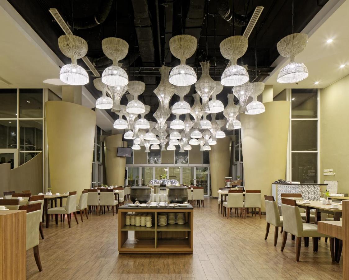 Howard Johnson By Wyndham Pekalongan Kültér fotó